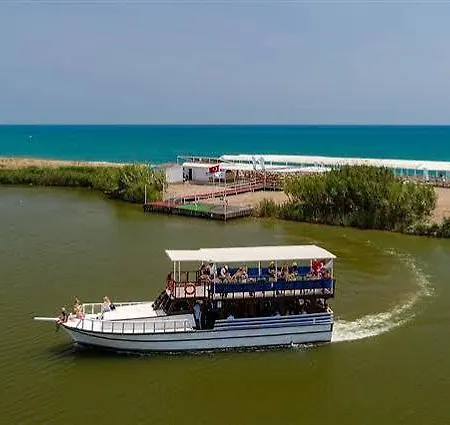 River מלון באלאק