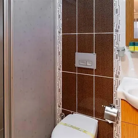 Hotel River 3*
